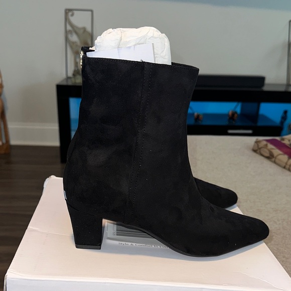 Giani Bernini Black Ankle Booties - Picture 1 of 4